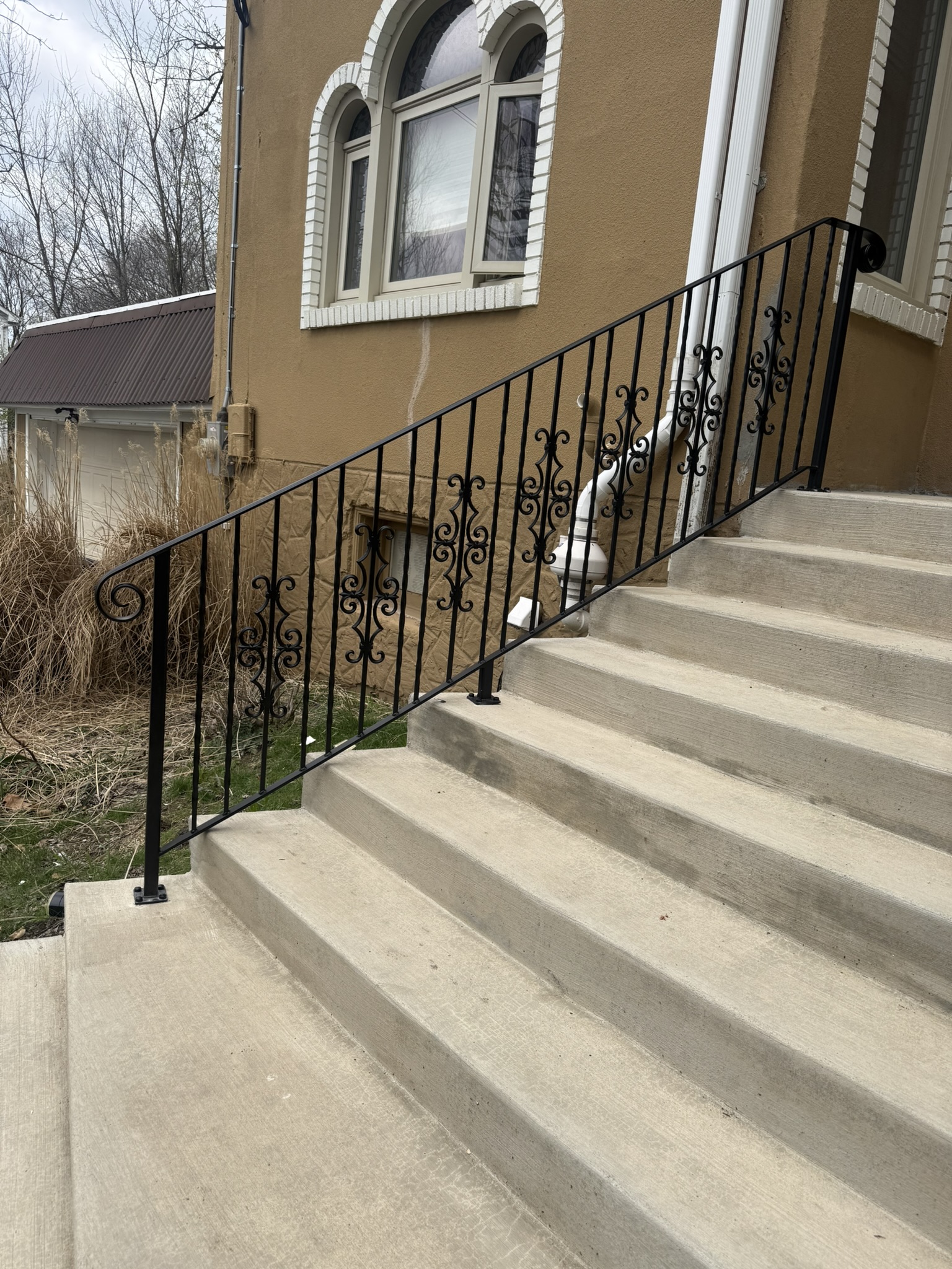 Tonya's Curved Entry Steps Railings - Schultz Ornamental Iron
